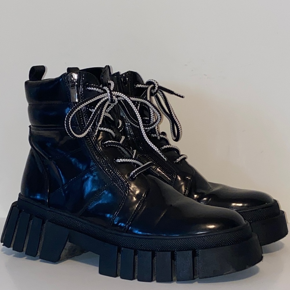 Y2K Chunky Glossy Steve Madden Lug Sole Black Combat Boots Size 9.5
